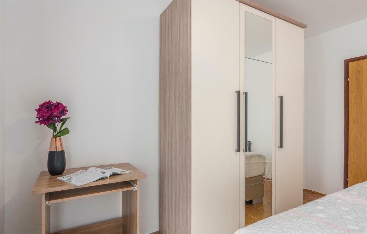 Apartments Marizela Porec Esterno foto